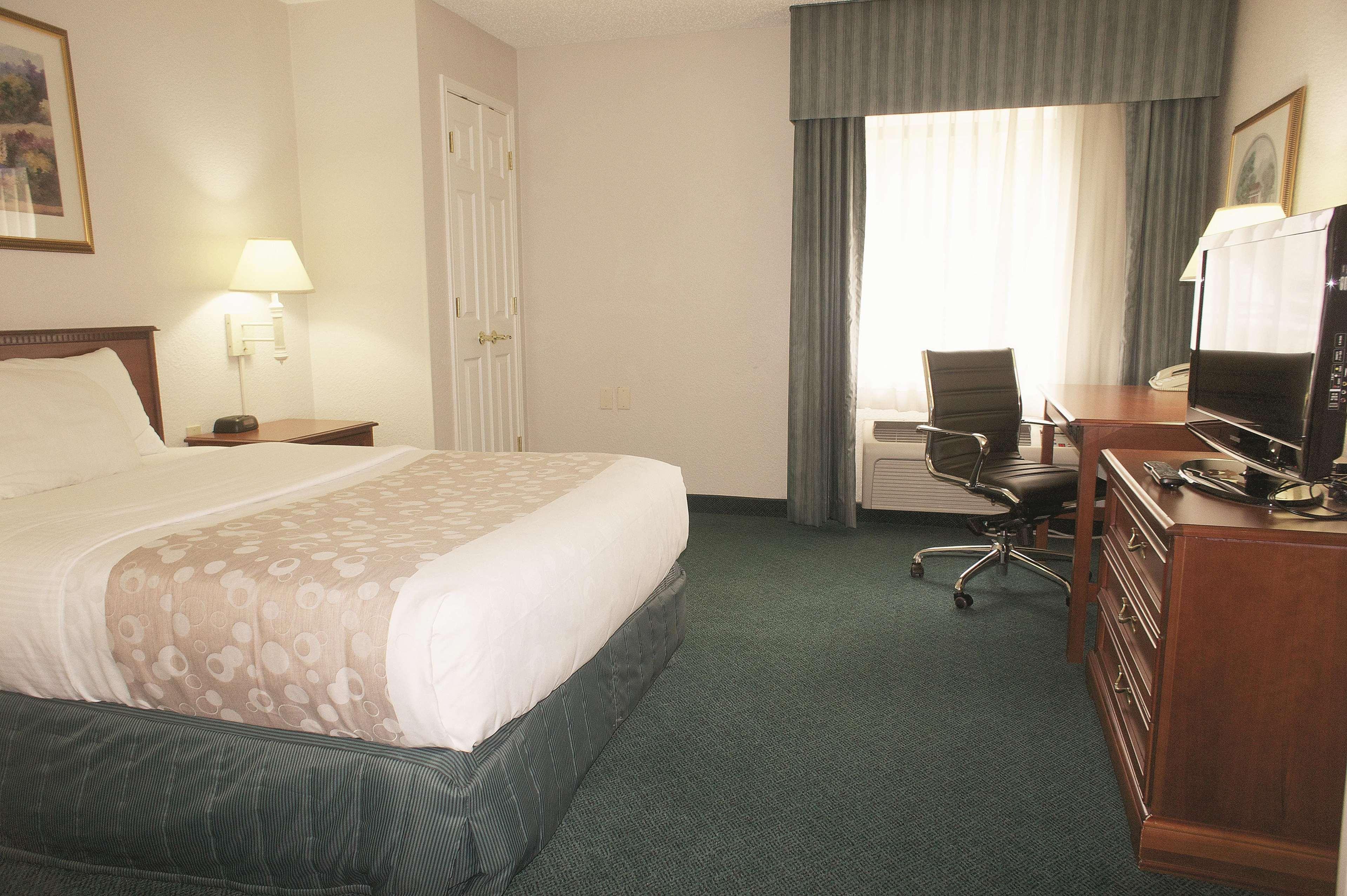 La Quinta Inn By Wyndham Detroit Canton Eksteriør billede