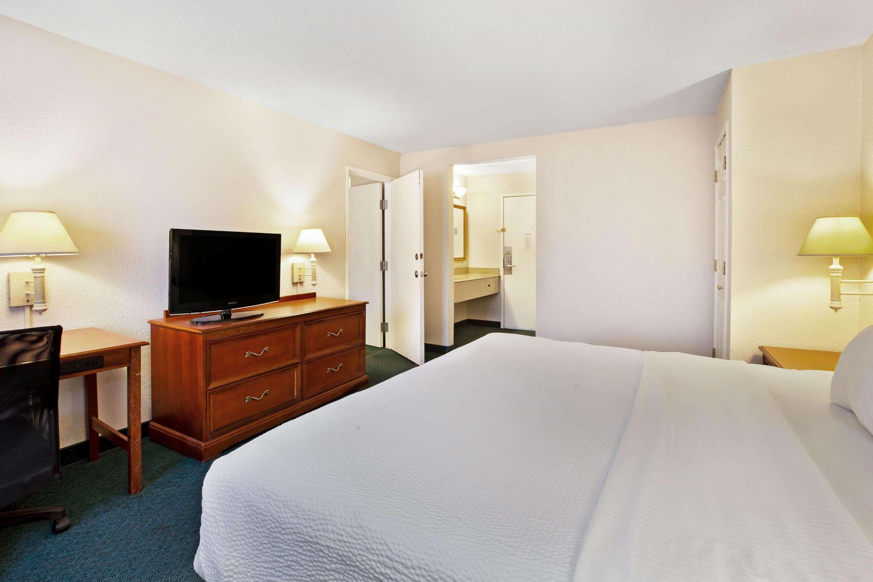 La Quinta Inn By Wyndham Detroit Canton Eksteriør billede