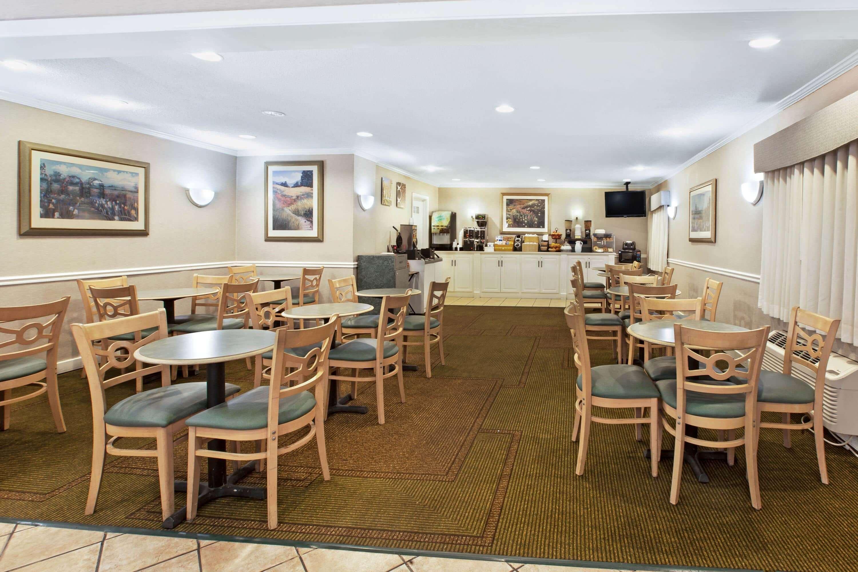 La Quinta Inn By Wyndham Detroit Canton Eksteriør billede