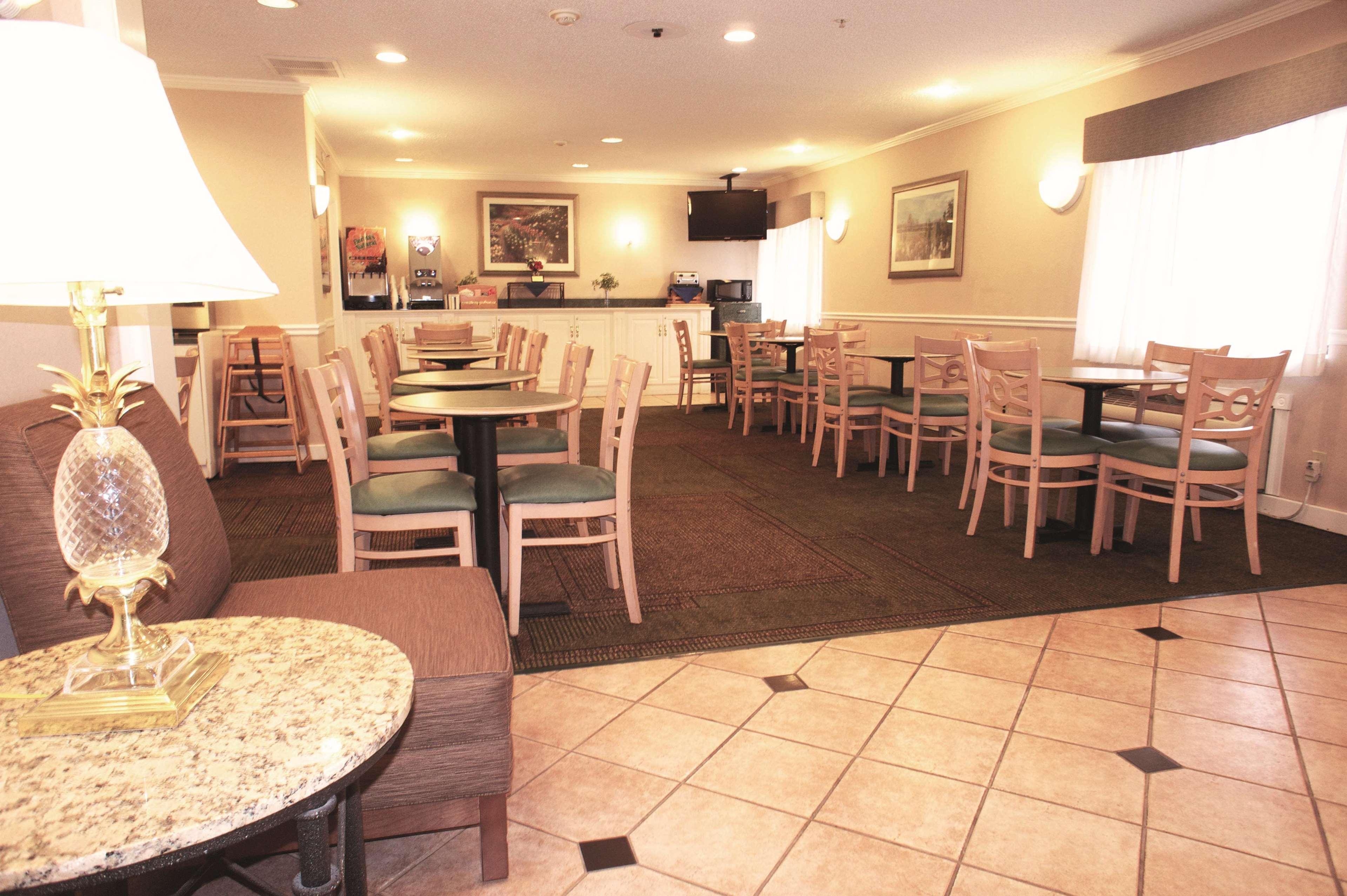 La Quinta Inn By Wyndham Detroit Canton Eksteriør billede