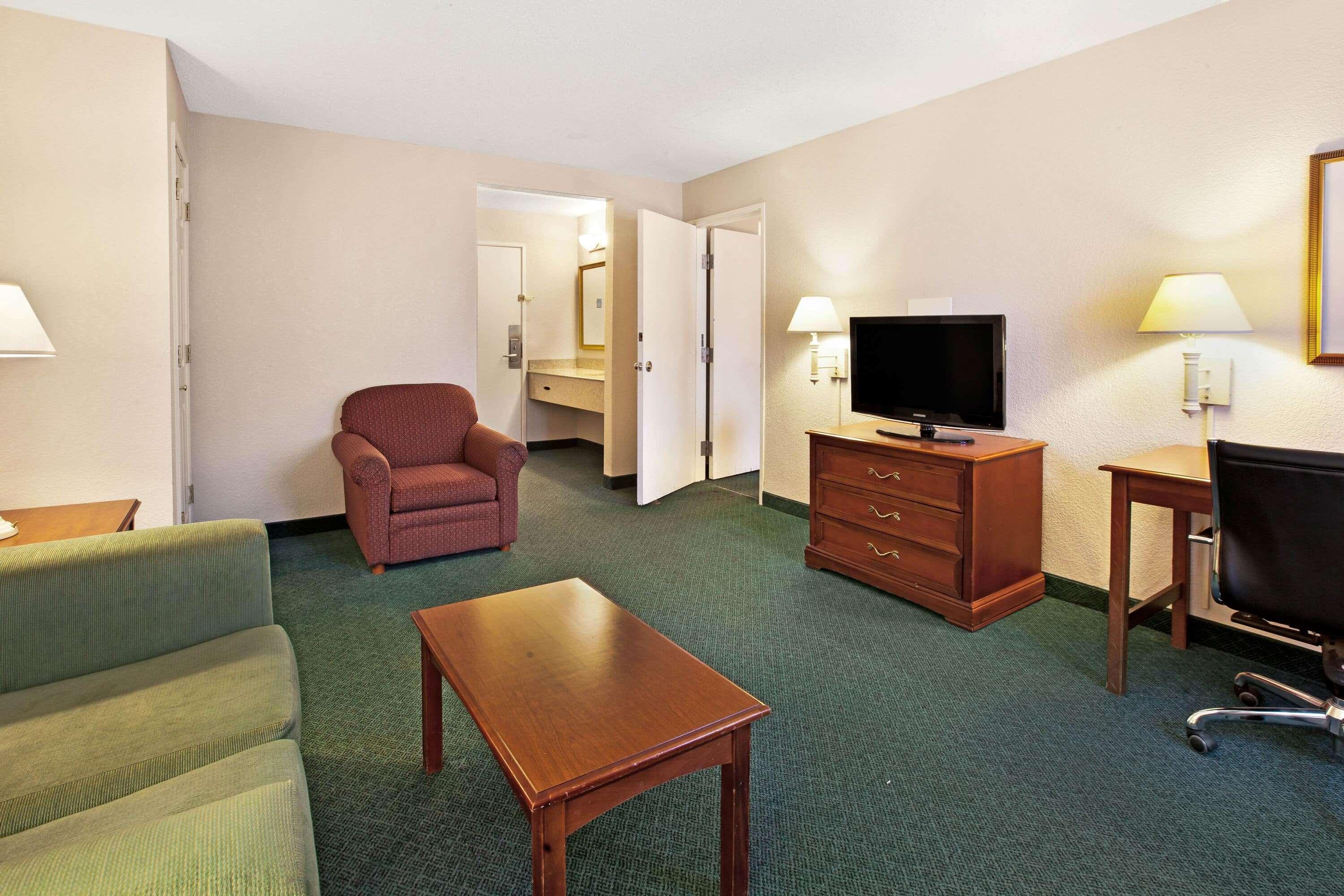 La Quinta Inn By Wyndham Detroit Canton Eksteriør billede