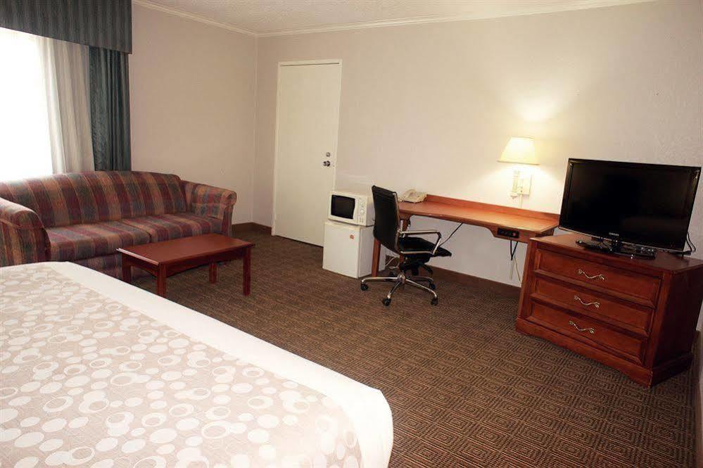 La Quinta Inn By Wyndham Detroit Canton Eksteriør billede