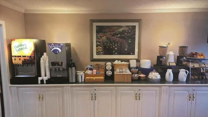 La Quinta Inn By Wyndham Detroit Canton Eksteriør billede